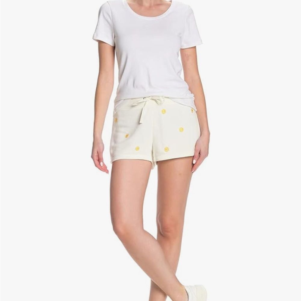 Splendid Cream Shorts with Yellow Daisy Embroidery
